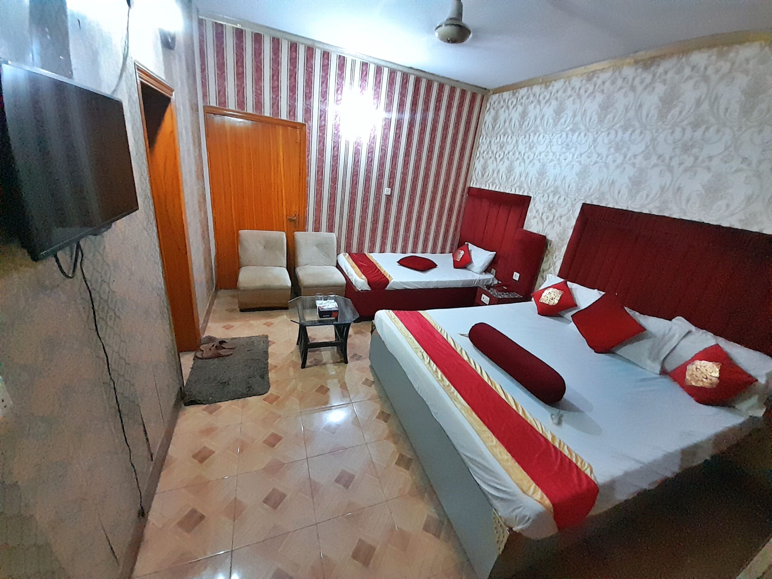 Experience the Best of Lahore with a Stay at Hotel Super Seven