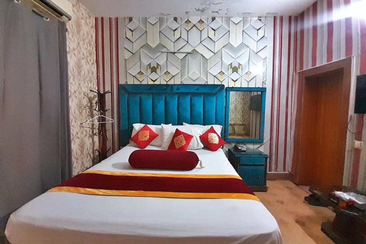 Book Your Stay in Our Standard Double Rooms at Hotel Super Seven Today!